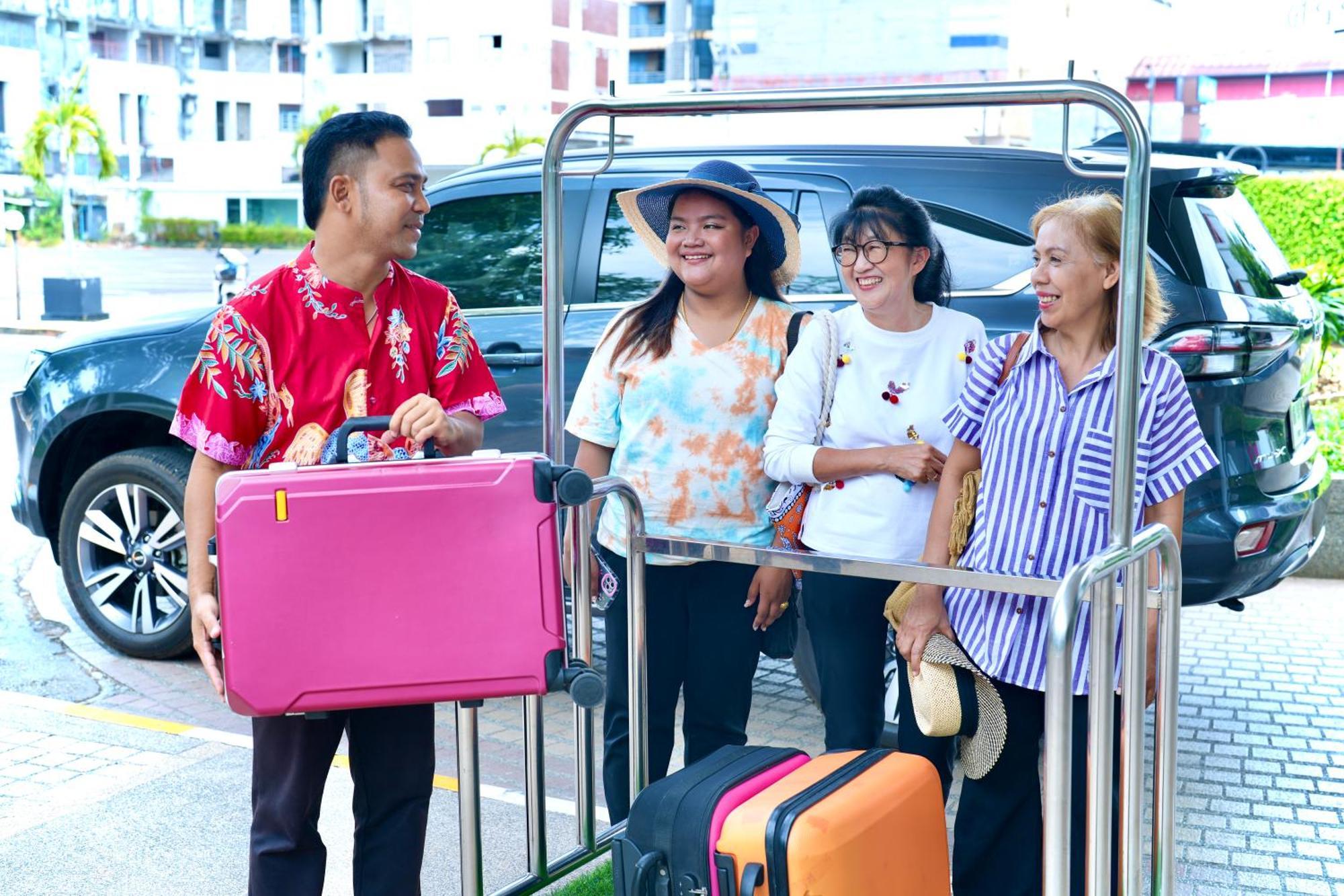 A-Te Chumphon Hotel - Sha Plus Екстериор снимка