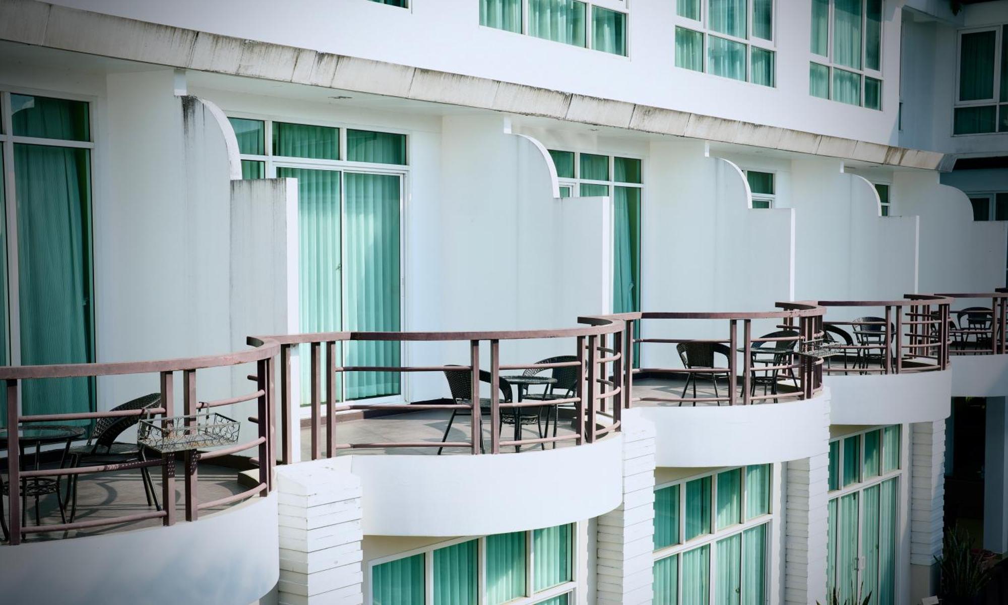 A-Te Chumphon Hotel - Sha Plus Екстериор снимка