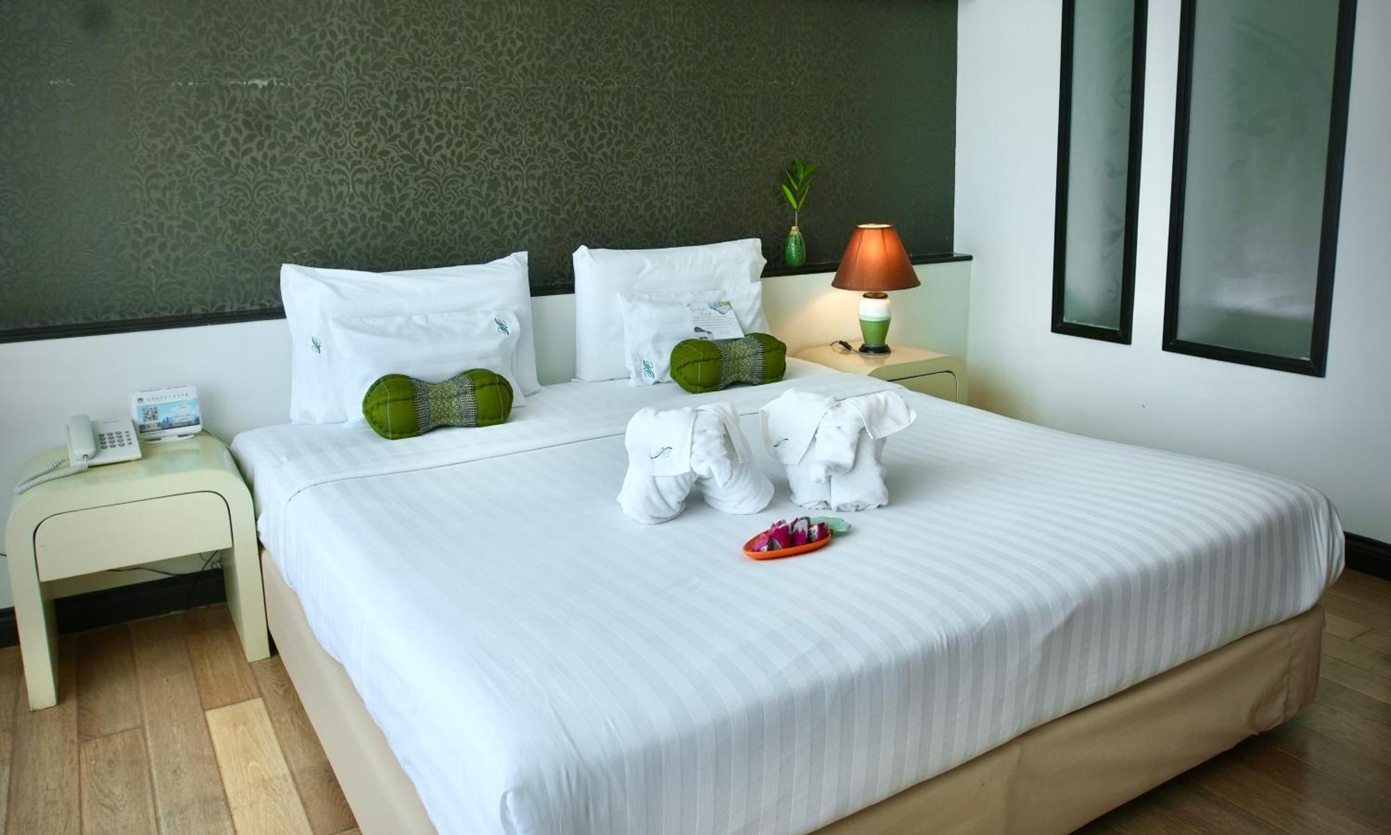 A-Te Chumphon Hotel - Sha Plus Екстериор снимка