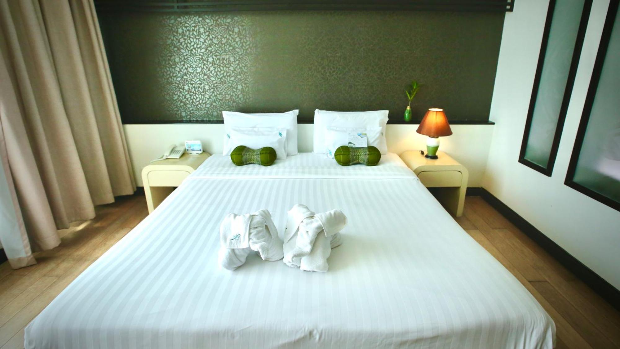 A-Te Chumphon Hotel - Sha Plus Екстериор снимка