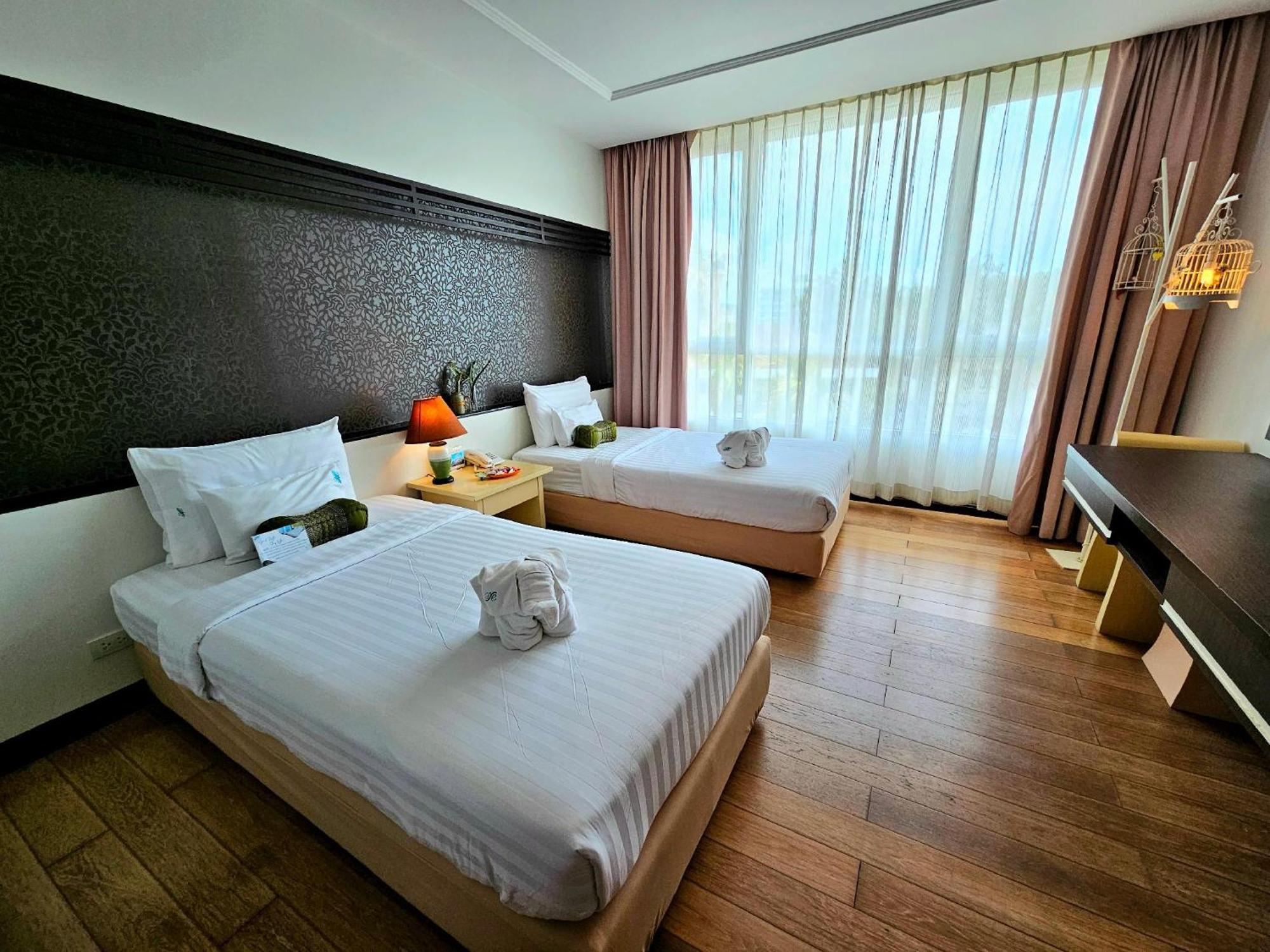 A-Te Chumphon Hotel - Sha Plus Екстериор снимка